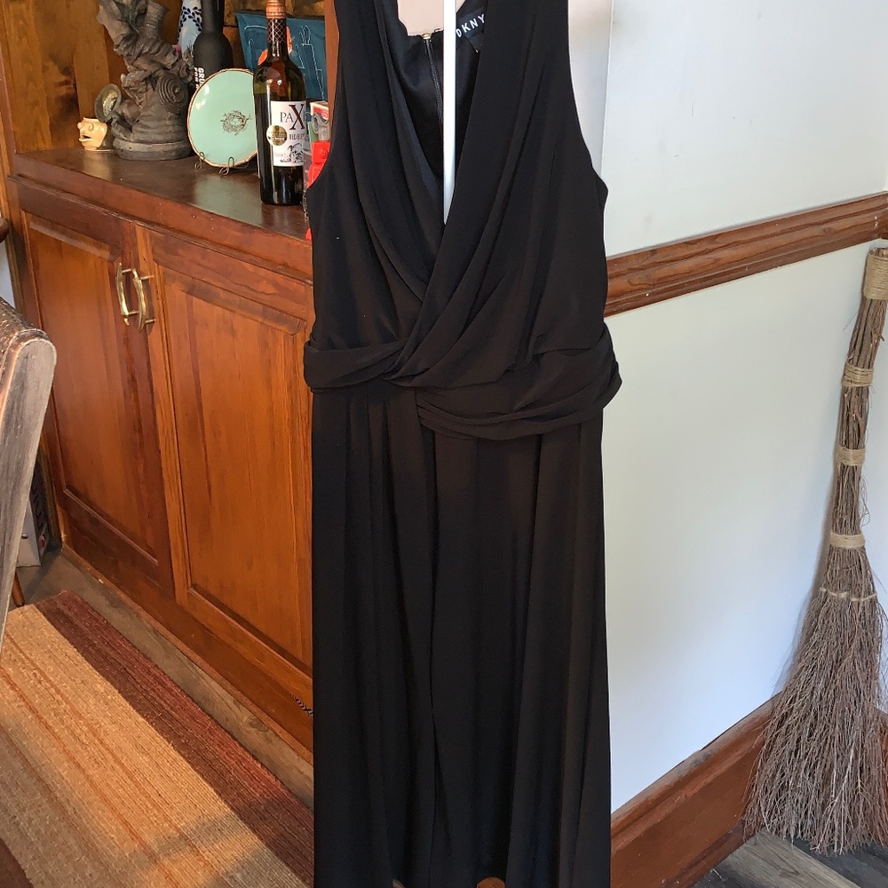 DKNY double‎ wrap dress. Maybe worn once. 150 retsil